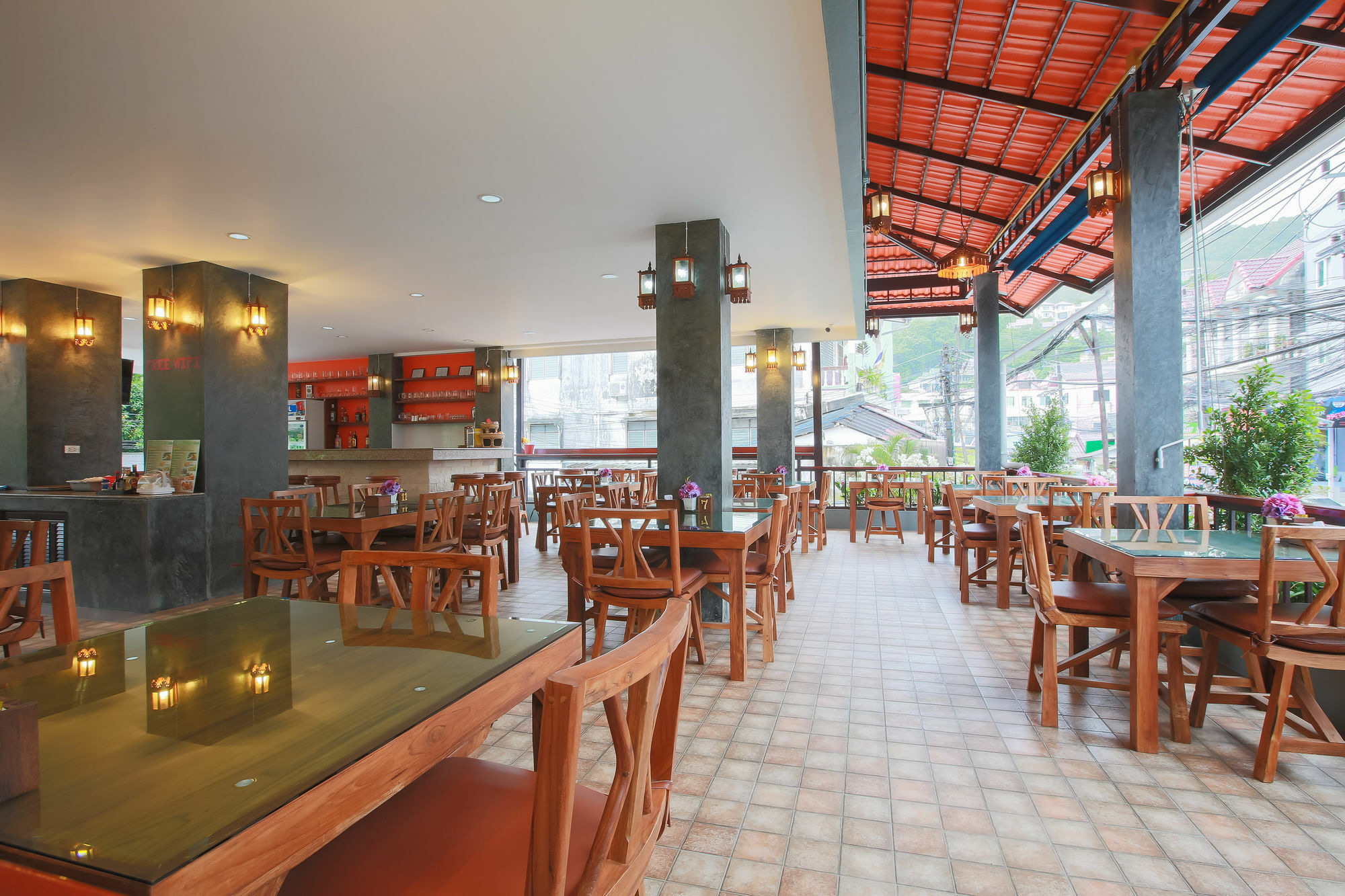 Chusri Hotel Patong Buitenkant foto