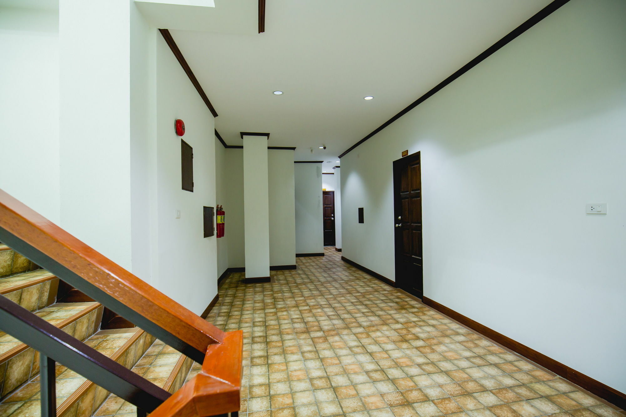 Chusri Hotel Patong Buitenkant foto