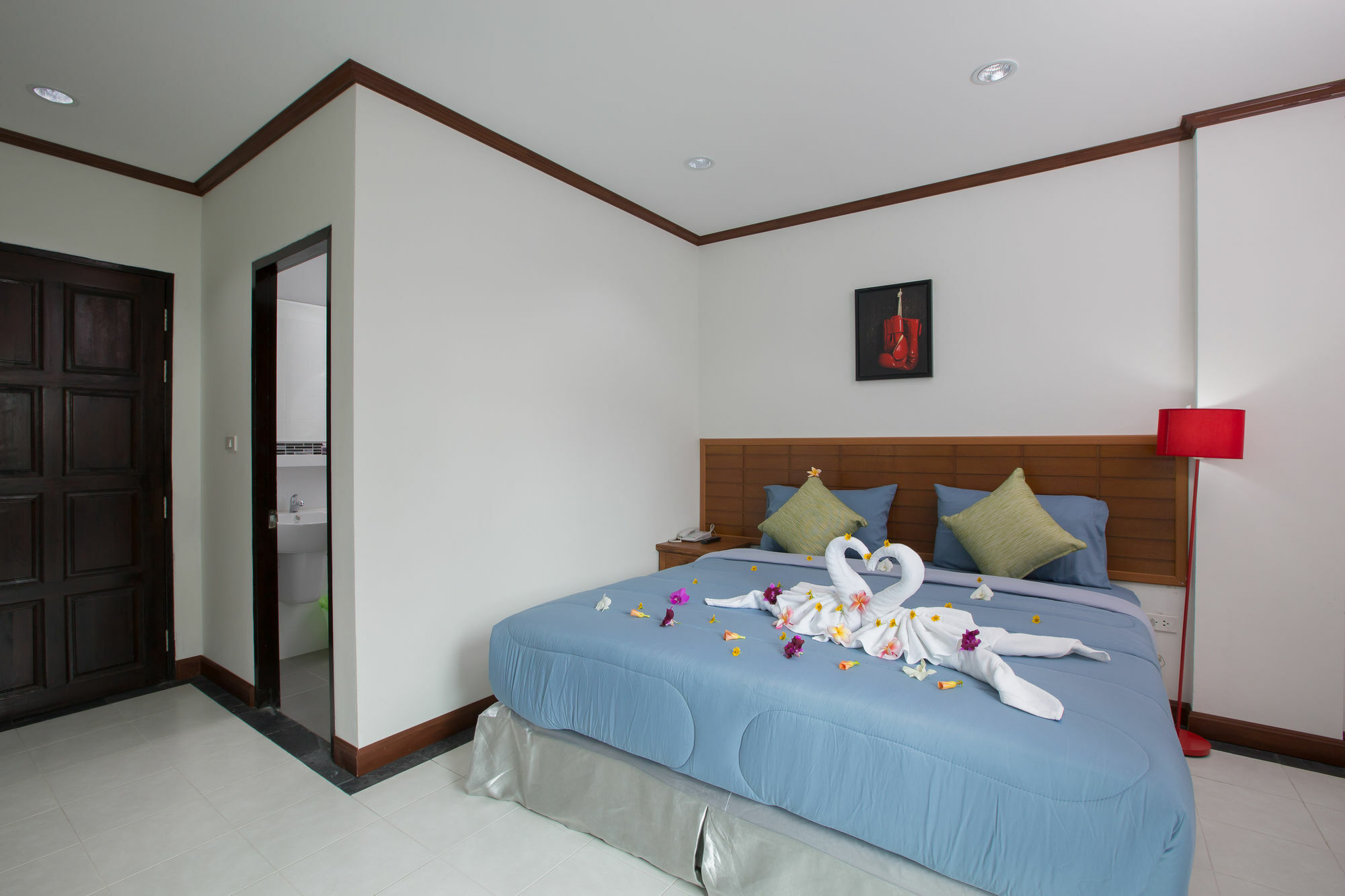 Chusri Hotel Patong Buitenkant foto