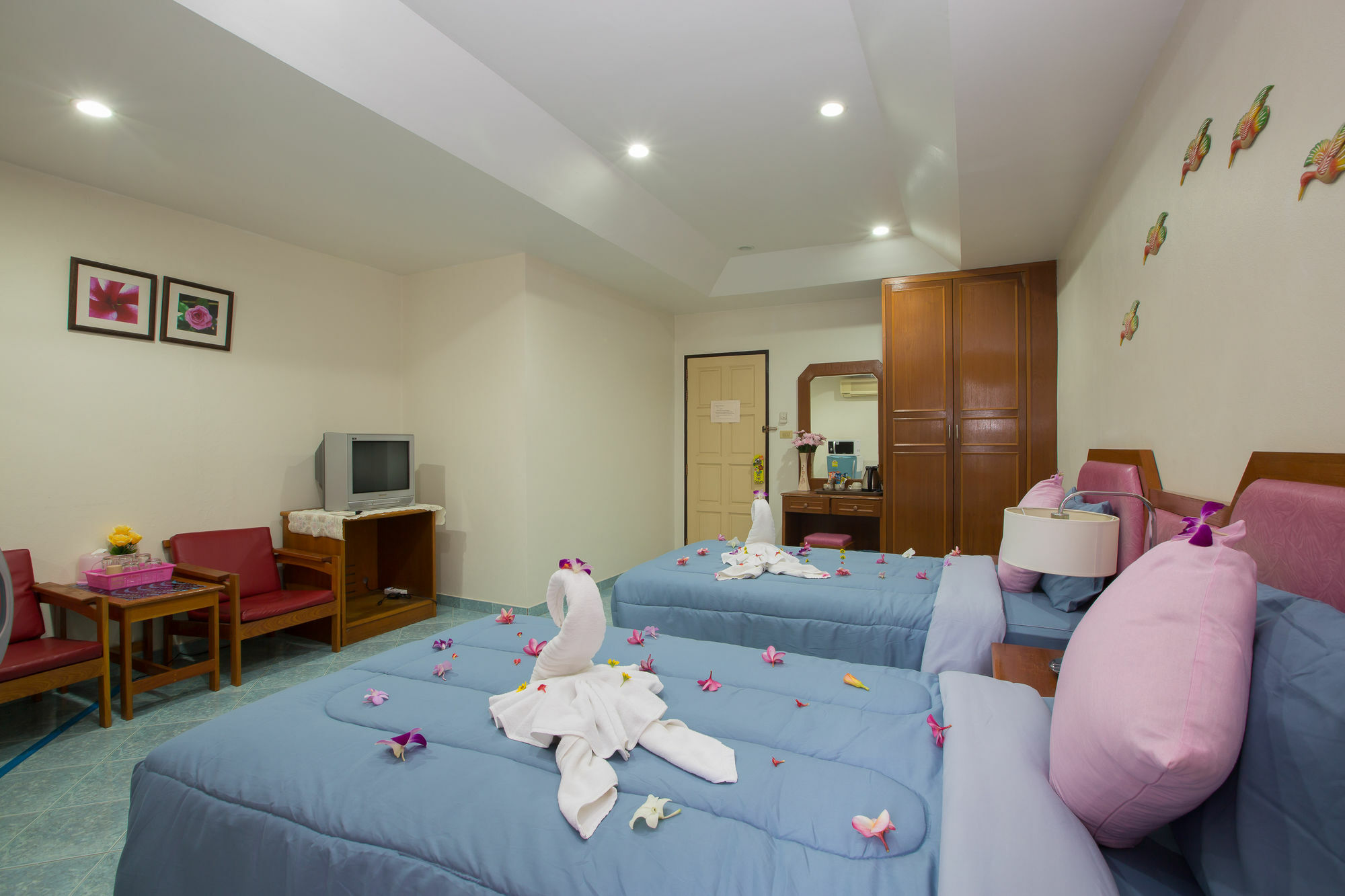 Chusri Hotel Patong Buitenkant foto