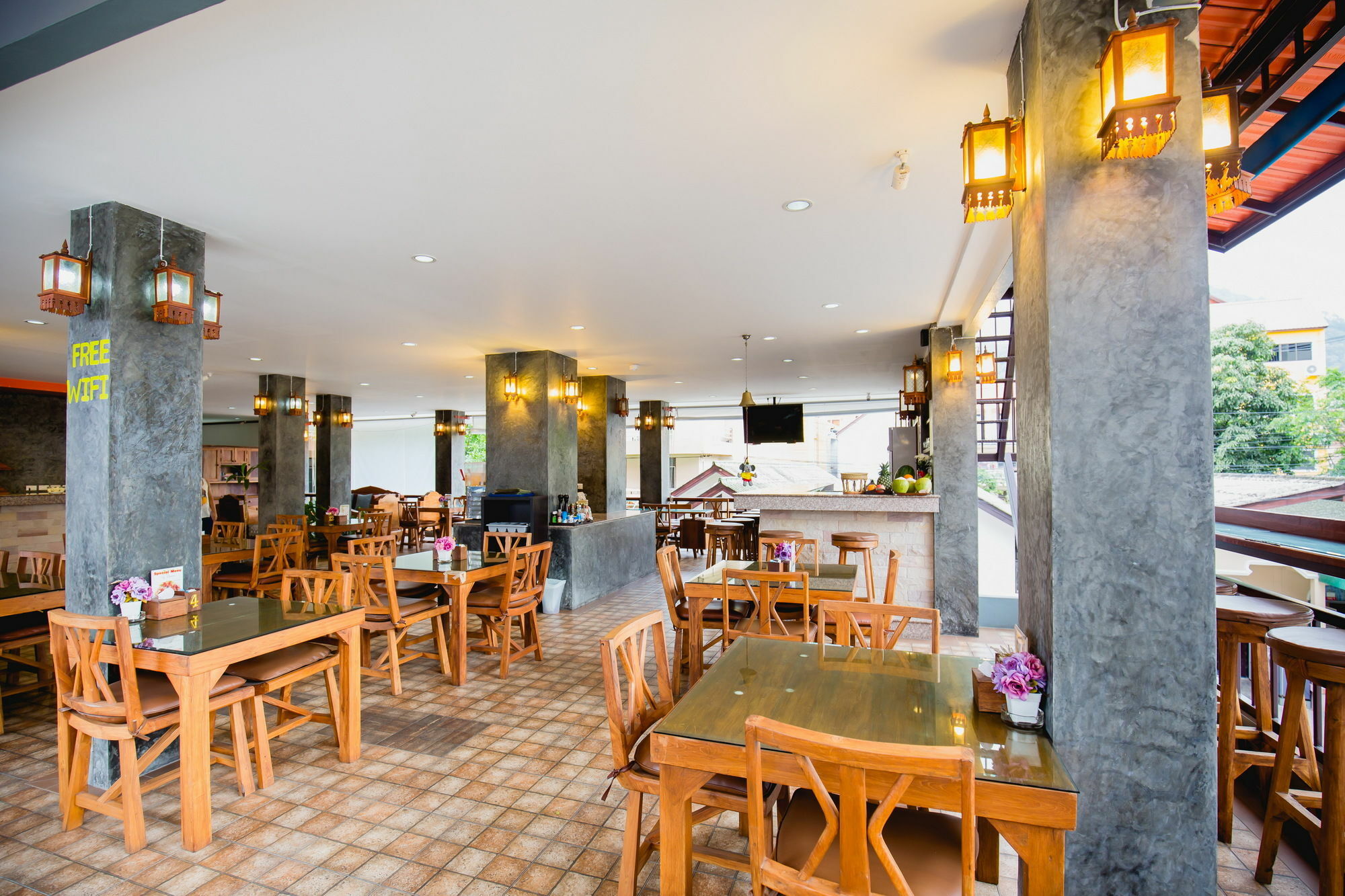 Chusri Hotel Patong Buitenkant foto