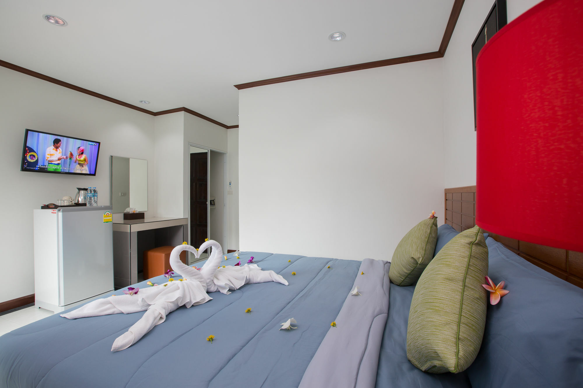 Chusri Hotel Patong Buitenkant foto