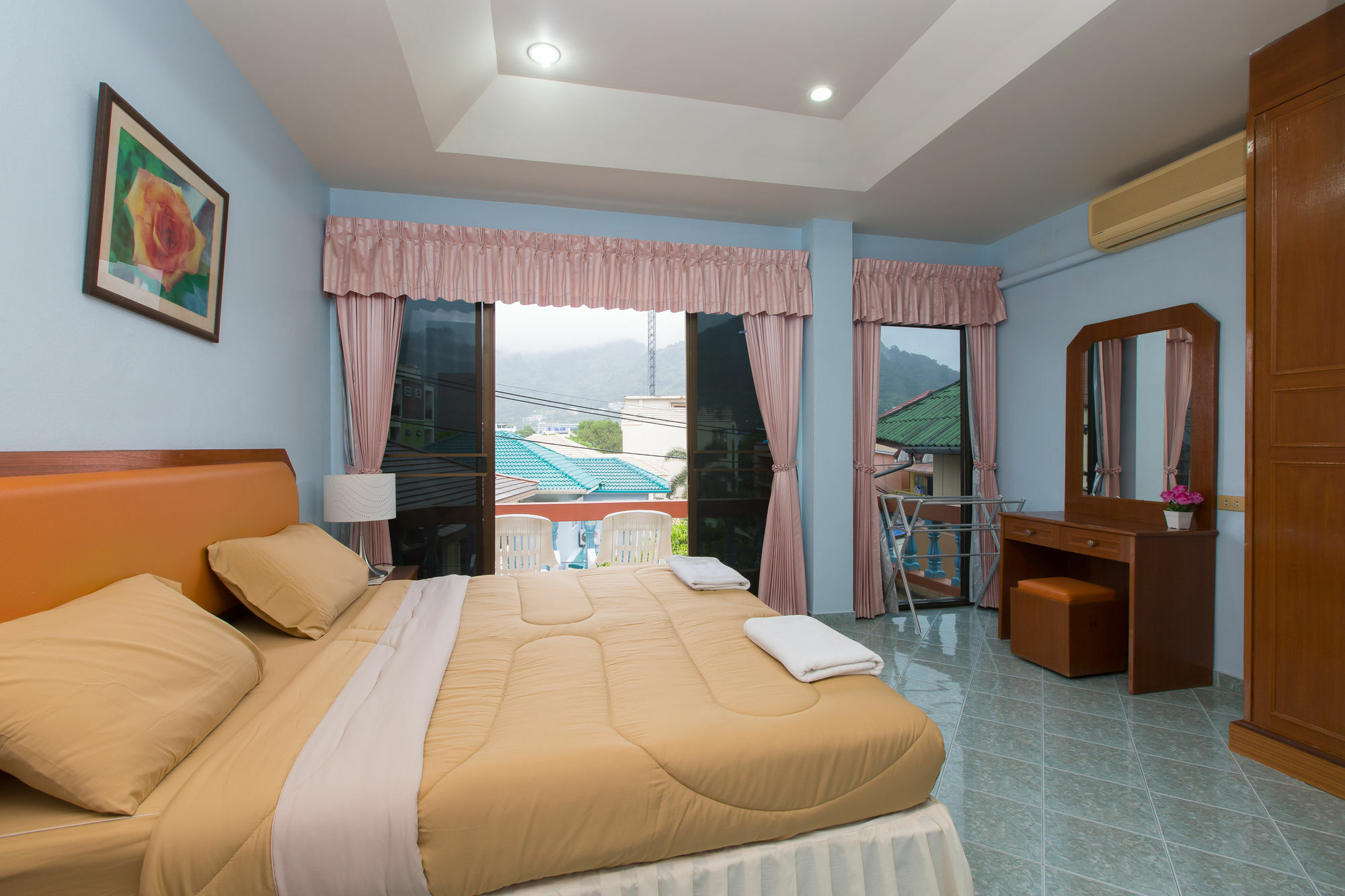 Chusri Hotel Patong Buitenkant foto