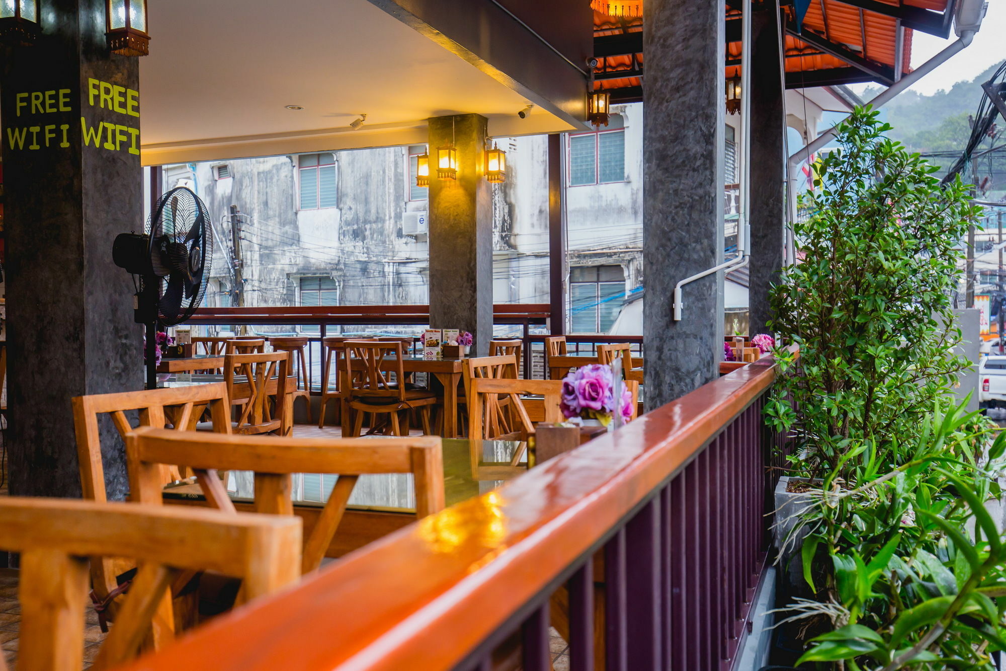 Chusri Hotel Patong Buitenkant foto